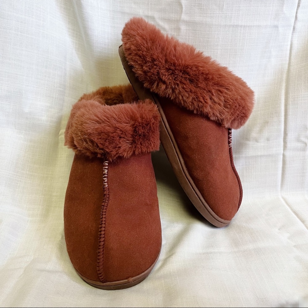 Lauren Conrad • Fuzzy slippers • Fits 8.5 - 10